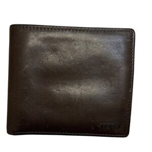 TUMI brown leather men’s wallet